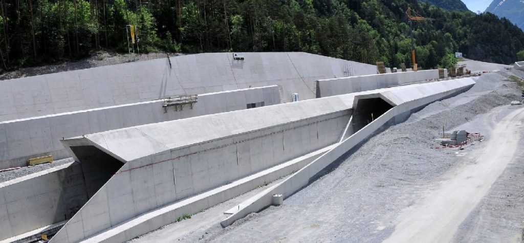 Gotthard Base Tunnel Portaluri laterale nordice langa Erstfeld min